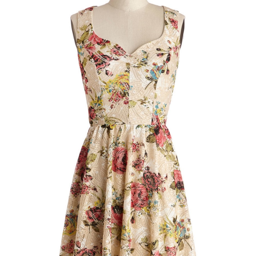 NWOT Mystic Floral Crochet Dress Sz M